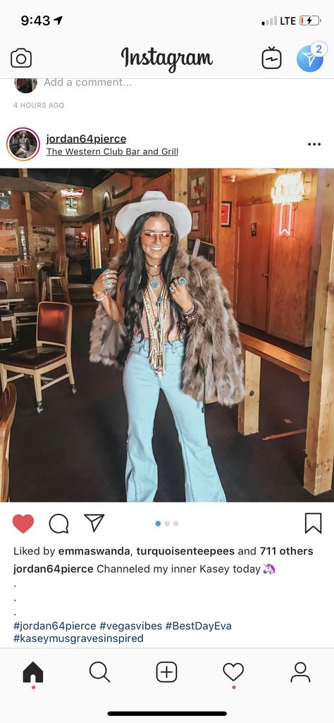 Fort Worth Stock Show And Rodeo Outfit, Western Fur Coat Outfit, Fur Coat Outfit Dressy, Western Business Attire, Fur Collar Outfit, Punchy Outfits, Western Womens Fashion, 1970 Fashion, Fur Coat Outfit