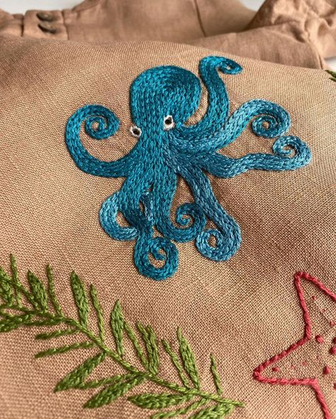 Embroidered Sea Creatures, Embroidery Beach Designs, Sea Animals Embroidery, Embroidery Sea Life, Squid Embroidery, Sealife Embroidery, Octopus Embroidery, Turtle Embroidery, Sea Embroidery