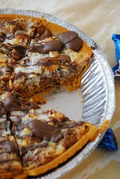 Almond Joy Magic Pie Magic Cookie Pie, Bunco Desserts, Hershey Kisses Recipes, Almond Joy Pie, Magic Pie, Almond Desserts, Brownie Desserts, Almond Joy, Perfect Pies