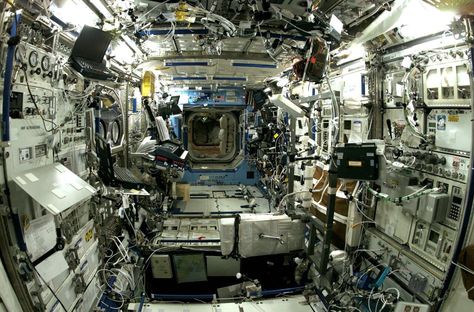 The view inside of the ISS. Space Shuttle Interior, Space Station Interior, Spaceship Interior, International Space Station, Space Program, Earth From Space, Space Nasa, Space Flight, Space Science