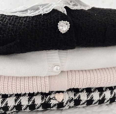 Soft Pink Theme, Gray Aesthetic, Pink Themes, Black And White Aesthetic, Black White Pink, White Aesthetic, Autumn Theme, Black Aesthetic, Girly Girl