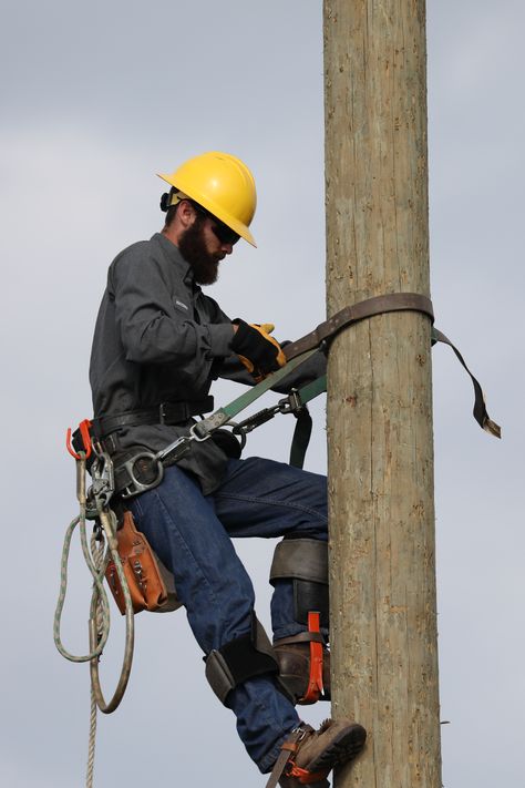 Construction Workers Photography, Electrician Outfit, Telephone Pole, Heavy Equipment Operator, Photoshoot Idea, Busy People, Construction Projects, Animation Reference, Construction Worker