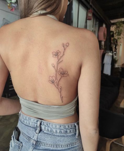 Flower Placement Tattoo, Side Of Back Tattoo, Back Floral Tattoo, Side Back Tattoo Women, Flowers Back Tattoo, Shoulder Blade Tattoos For Women, Back Flower Tattoo, Tattoo Sentences, Flower Back Tattoo