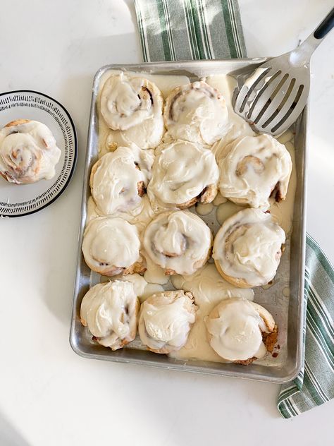 Maple Cinnamon Rolls Maple Cinnamon Rolls, Maple Frosting, Cinnamon Roll Icing, How To Thicken Sauce, Pancake Syrup, Chocolate Cream Cheese, Sweet Bread, Pure Maple Syrup, Candy Making