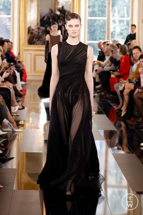 Valentino 2024, Black Tie Outfits, Valentino Gowns, Valentino Haute Couture, Valentino Fashion, Valentino Couture, Valentino Dress, Fantasy Gowns, Runway Dresses