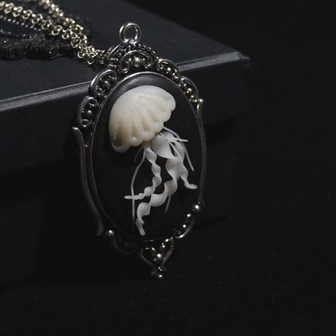 Jellyfish Cameo... Cameo Necklace Aesthetic, Jellyfish Things, Jellyfish Accessories, Gothic Polymer Clay, Clay Jellyfish, Clay Necklaces, Jellyfish Jewelry, Jellyfish Necklace, Jewelry Box Diy