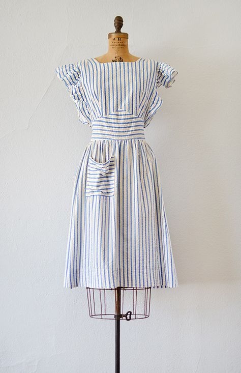 vintage 1940s blue striped seersucker pinafore dress Vintage Inspired Clothing, Diy Vetement, Adored Vintage, 40s Fashion, Vintage Inspired Outfits, Outfit Trends, 1940s Fashion, Pinafore Dress, Moda Vintage