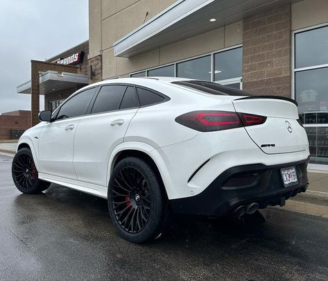 Gle 53 Amg, White Mercedes Benz, White Mercedes, Pink Car Accessories, Car Poses, Dream Cars Mercedes, New Luxury Cars, Travel Picture Ideas, Video Call With Boyfriend Screen Photo