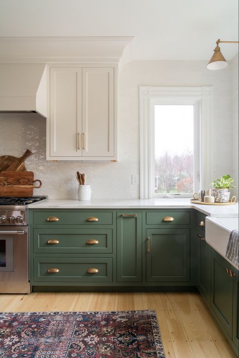 Green Kitchen Designs, Dark Green Kitchen, Kitchen 2024, Green Kitchen Cabinets, Future Kitchen, Green Cabinets, Boho Kitchen, Kitchen Cabinet Colors, Kitchen Farmhouse