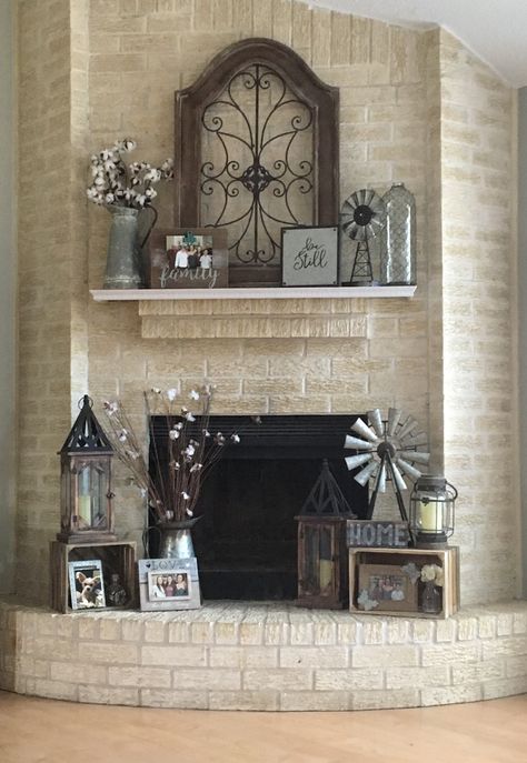 Pictures Over Fireplace, Front Of Fireplace Decor Ideas, Farmhouse Hearth Decor, Rustic Fireplaces Farmhouse Style, Fireplace Wall Decor Ideas, Fire Places Decoration Ideas, Mantelpiece Styling, Hearth Decorating Ideas, Fireplace Decor Farmhouse