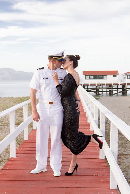 Navy Couple, Wedding Dress Cuts, Marina Wedding, Army Outfit, Outfit Couple, Beautiful Engagement Photos, Navy Uniform, Kate Middleton Wedding, Military Couples