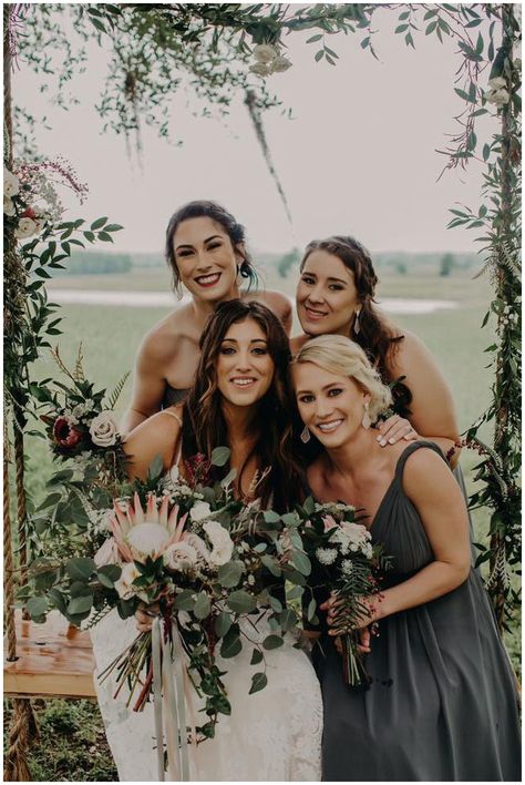 Wedding Picture Ideas With Small Bridal Party, Bridal Party Photos Small Group, Small Wedding Party Photos Group Shots, Small Bridal Party Photos Group Shots, Small Bridal Party Photos, Wedding Party Photos Group Shots, Small Wedding Party Photos, Small Bridal Party, Bridal Party Photos Group Shots