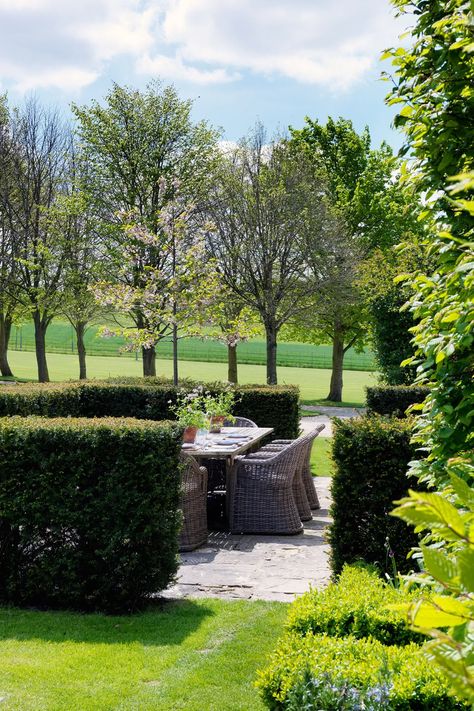 Narrow Backyard Landscaping, Ireland Farm, Garden Greenhouse Ideas, Narrow Backyard, Georgian Garden, Farm Porch, Georgian Houses, Pool House Ideas, Garden Seating Area