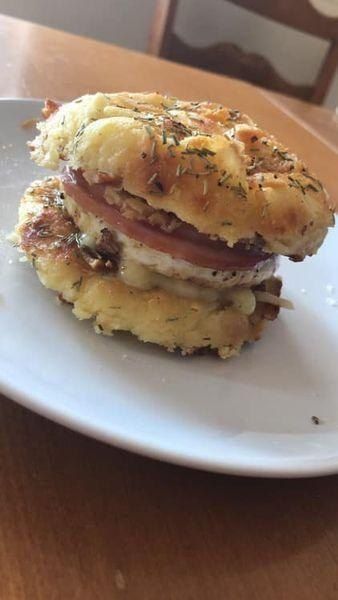 Recipes Low Carb, Focaccia Bread, Bread Ingredients, Keto Bread, Simple Recipes, Shredded Mozzarella, Keto Breakfast, Bread Rolls, Almond Flour