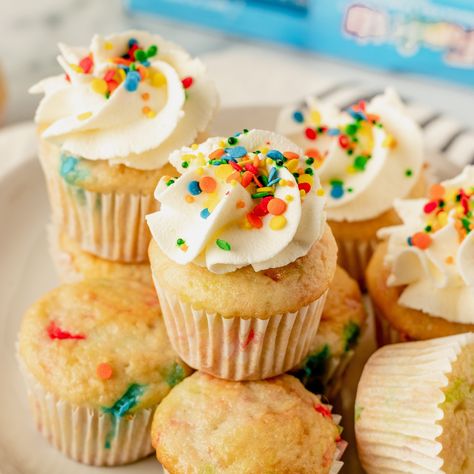 Birthday Cake Mini Muffins, Funfetti Muffins, Funfetti Oreo, Premium Cake, Funfetti Cake Mix, Cupcake Mix, Pillsbury Recipes, Funfetti Cake, Sweet Snacks Recipes