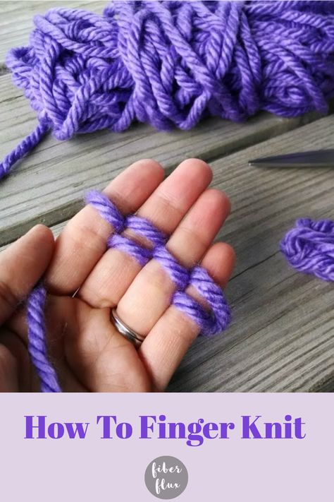 finger knitting tutorial Finger Yarn Crafts, How To Finger Crochet, Finger Crochet For Beginners, Finger Knitting For Kids, How To Finger Knit, Hand Crochet Scarf, Finger Knit Scarf, Diy Finger Knitting, Finger Knit