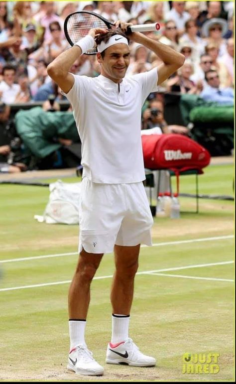 Federer Wimbledon, Tennis Court Photoshoot, Federer Nadal, Tennis Uniforms, Jimmy Connors, Champion League, Tennis Pictures, Garbiñe Muguruza, Tennis Skirt Outfit