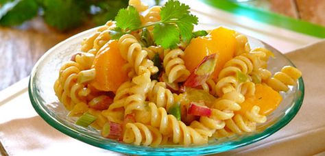 Curried Peach Noodle Salad Peach Salad Recipe, Curry Pasta Salad, Mayo Pasta Salad Recipes, Peach Salad Recipes, Curry Pasta, Cold Pasta Salad Recipes, Spicy Pasta, Noodle Salad Recipes, Curry Noodles