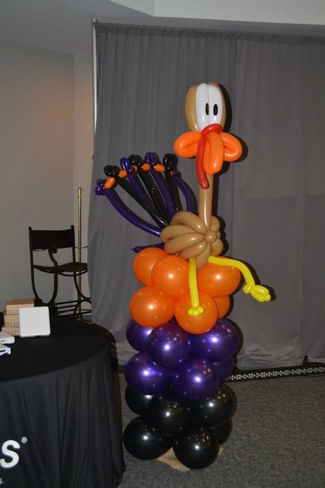 Turkey Balloon Decoration, Thanksgiving Parade Balloon Diy, Turkey Balloon Races, Thanks Giving Balloon Decor, Turkey Balloons, Thanksgiving Ballons Decorations, Balloon Thanksgiving, Diy Turkey, Prom Themes