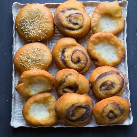 Ham Chim Peng (Chinese Fried Doughnuts) - Three Ways! You Tiao Recipe, Fried Doughnut Recipe, Asian Bread Recipe, Chinese Doughnut, Malaysian Kuih, Apam Balik, Asian Treats, Japan Dessert, Malaysian Dessert