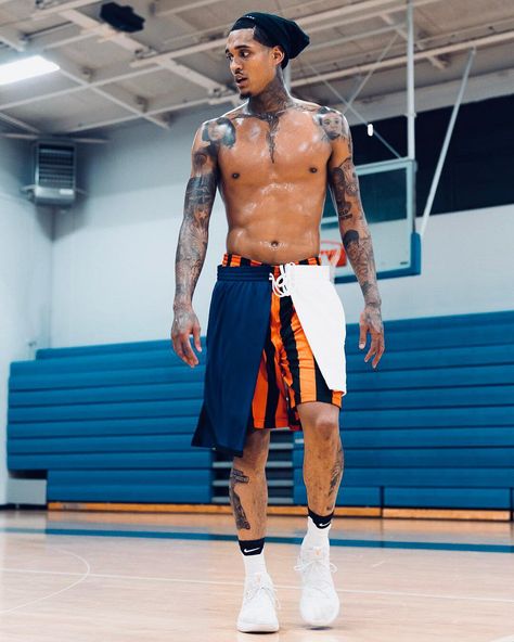 Jordan Clarkson on Instagram: “when they say post or you aint in the gym head ass... swipe i still got bounce haha ginobili with the left #GRIND #BLESSED #BEANIEJC” Jordan Clarkson Tattoo, John 3 30, Jordan Clarkson, Carmelo Anthony, No Face, In The Gym, New York Knicks, Nba Players, Lebron James