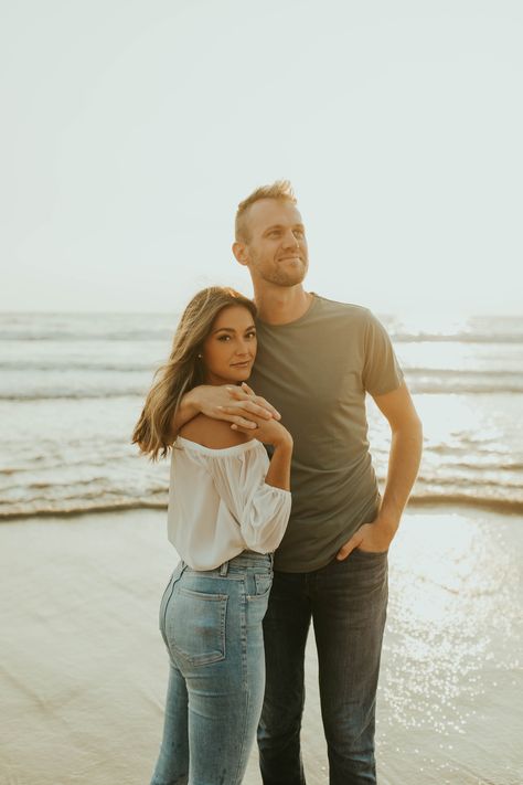 Engagement Photo Shoot Beach, Engagement Pictures Beach, Couples Beach Photography, Engagement Shoot Outfit, Engagement Picture Outfits, Cute Engagement Photos, Engagement Pictures Poses, Solana Beach, Family Photo Pose