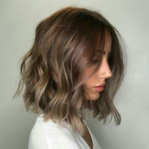 French Haircut, Short Brunette Hair, Brunette Balayage, Balayage Blonde, Round Face Haircuts, Short Wavy Hair, Balayage Brunette, Haircut And Color, Penteado Cabelo Curto