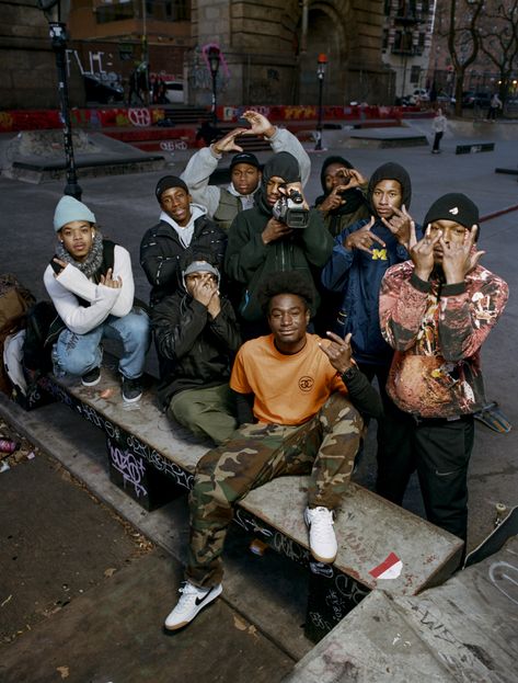 Street Gang Aesthetic, Heist Photoshoot, Gang Photoshoot, Gang Clothes, Group Photoshoot Ideas, Gang Photos, Hip Hop Photoshoot, Gang Photography, Black American Culture