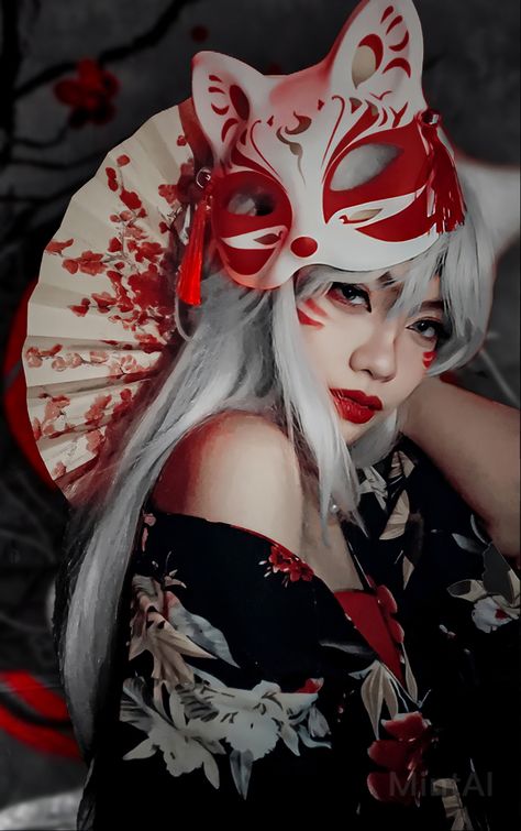 Kitsune Cosplay Kimono Halloween Costume, Nine Tailed Fox Cosplay, Kitsune Makeup Halloween, Kitsune Mask Cosplay, Kitsune Halloween Costume, Halloween Japanese Costumes, Kitsune Photoshoot, Halloween Costume Korean, Kitsune Eye Makeup