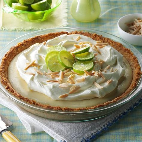 Key Lime Recipes, Southern Pies, Sweetened Condensed Milk Recipes, Key Lime Pie Easy, Green Foods, Tropical Desserts, Lime Pie Recipe, Keylime Pie Recipe, Lime Recipes