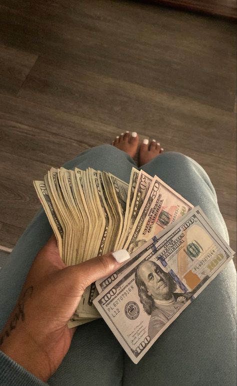 Life Goals Future, Money Vision Board, Money Girl, Mo Money, Vision Board Photos, Money Stacks, Money Pictures, Rich Girl Lifestyle, Money On My Mind