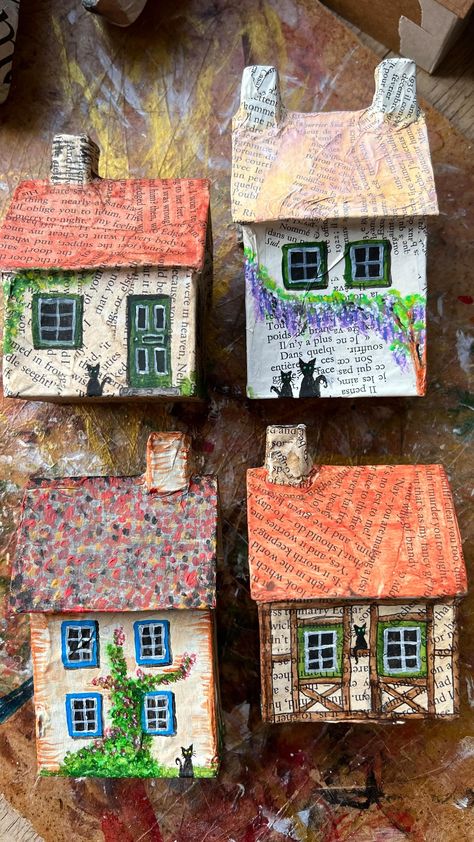 Heinz & Brummel (@heinzundbrummel) • Instagram photos and videos Diy Small Houses Craft, Miniature Houses Diy, Small Art Projects, Paper Mache Art Projects, Paper Mache House, Old Book Crafts, Box House, Paper Mache Clay, Paper Mache Art