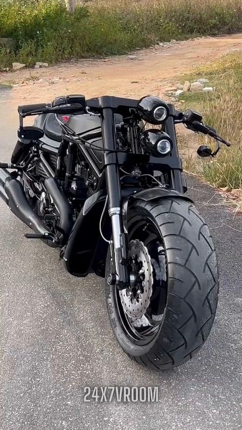 Vrod Custom, Harley V Rod, Softail Bobber, Harley Davidson Dyna Super Glide, Мотоциклы Harley Davidson, Custom Motorcycles Harley, Stylish Bike, Scrambler Custom, Image Moto