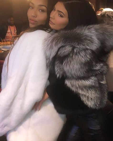 Fur Street Style, Kylie Baby, Estilo Kylie Jenner, Kylie Jenner Look, Robert Kardashian, Kylie J, Jenner Sisters, Kylie Jenner Outfits, Kylie Jenner Style