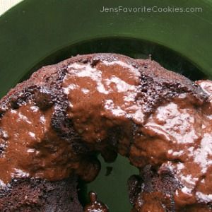 9 Minute Chocolate Microwave Cake | Jen's Favorite Cookies Chocolate Cake In The Microwave, Microwave Chocolate Cake Recipe, Chocolate Microwave Cake, Microwave Cake Full Size, One Minute Microwave Brownie, 7 Minute Microwave Chocolate Cake, Microwave Cake Recipe, Microwave Chocolate Cakes, Creme Pie