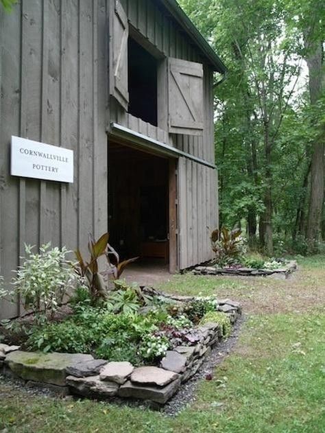 Barn Idea ~ very inviting Barn Landscaping, Stone Flower Beds, Dream Farmhouse, Outdoor Tub, Barns Sheds, Animal Farm, Horse Barn, Old Barns, Old Barn