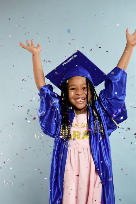 Girl Kindergarten Graduation, Prek Graduation Photoshoot, Graduation Kids Photoshoot, Kindergarten Grad Photoshoot, Kindergarten Photo Shoot Graduation, Kindergarten Graduate Photoshoot, Prek Photoshoot, Kindergarten Graduation Photoshoot Ideas, Kindergarten Graduation Photo Ideas