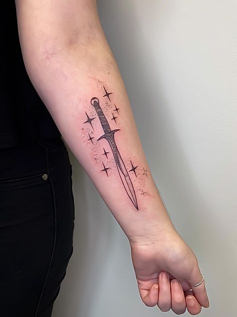 oliiarmstrong // instagram Sting Hobbit Tattoo, The Hobbit Sting Tattoo, Sting Lotr Tattoo, The Hobbit Tattoos, The Hobbit Tattoo, Hobbit Tattoo, Fantasy Tattoo, Lotr Tattoo, Fantasy Tattoos