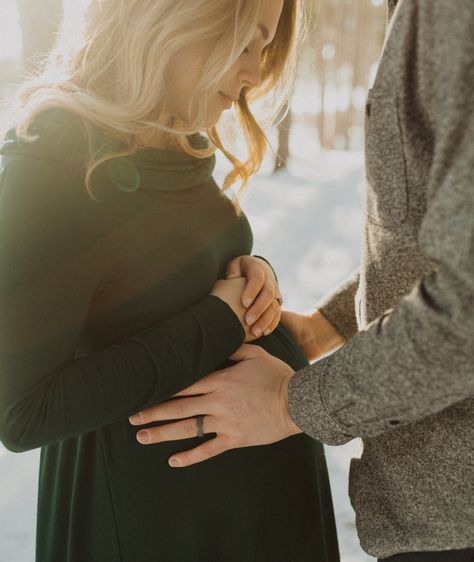 Maternity Christmas Pictures, Minneapolis Winter, Winter Pregnancy Photoshoot, Winter Maternity Pictures, Maternity Photography Winter, Couple Maternity Poses, Home Maternity Photography, Winter Maternity Photos, Fall Maternity Photos