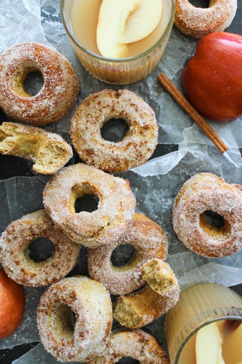 Air Fryer Apple Cider Donuts - Mozie Doughnuts In Air Fryer, Fall Donut Recipes, Breakfast Ideas Air Fryer, Recipes Using Apple Cider, Air Fryer Donut Recipes, Donuts Ideas, Fall Donuts, Dessert Fall, Apple Cider Donuts Recipe