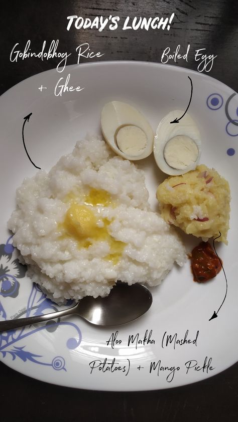 An absolute comfort food, this Bengali food meal is in every way delicious and healthy. Here Gobindobhog rice is boiled till mushy and then served with spicy mashed potatoes, boiled egg, and a dollop of ghee. Follow me on Instagram for more Indian food meal ideas Boiled Food Recipes Healthy, Food Meal Ideas, Healthy Food Plate, Creative Egg Recipes, Dieting Food, Ice Dessert, Yummy Aesthetic, Khana Khazana, Korean Recipe