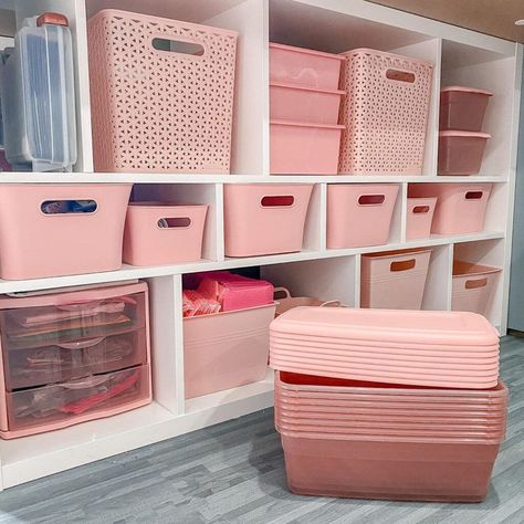 Craft Room Sewing, Room Art Studio, Craft Room Organization Ideas, Craft Room Closet, Craft Closet Organization, Pink Storage, Room Organization Ideas, Dream Craft Room, Craft Room Design