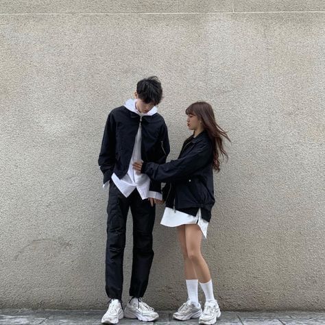 Couple Matching Outfits Aesthetic, Uzzlang Couple, Couple Ootd, Couple Outfits Matching, Couple Outfit Ideas, Pre Wedding Photoshoot Outfit, Couple Matching Outfits, Couple Fits, Best Friends Whenever