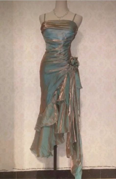 #dress #blue #sea #ocean #mermaid #mermaiddress  #fashion Grey Mermaid Dress, Fancy Dresses Vintage, Ruffle Mermaid Dress, Ocean Fashion Aesthetic, Sea Dress Fashion, Mermaid Fashion Design, Ocean Inspired Clothes, Ocean Aesthetic Dress, Ocean Blue Prom Dress