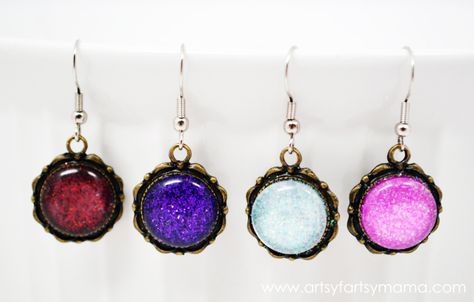 DIY Glitter Earrings at artsyfartsymama.com #jewelry #earrings #glitter Diy Cabochon Earrings, Diy Glitter Earrings, Simple Elegant Necklace, Diy Jewelry Tutorials, Diy Glitter, Cabochon Earrings, Diy Jewelry Projects, Small Necklace, Cord Jewelry