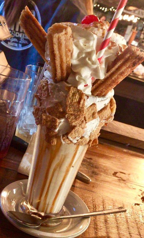 [I ate] Cinnamon churro milkshake Churro Milkshake Recipe, Churro Coffee, Cinnamon Milkshake, Churro Milkshake, Ice Cream Floats, Milkshake Recipes, Vegetarian Keto, His Secret Obsession, Lean Protein