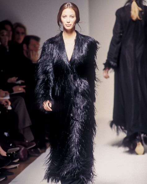 @JilSander f/w 1993 rtw Creative Director Jil Sander Model @CTurlington #NewestCool Jil Sander 90s Runway, Jil Sander 90s, Jill Sanders, Jill Sander, 90s Runway, Models Off Duty Style, Original Supermodels, Bella Hadid Outfits, Catwalk Collection