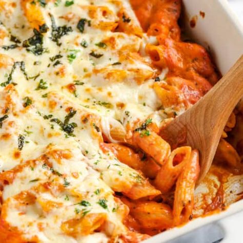 Creamy Tomato Pasta Bake {Quick & Easy!} - Spend With Pennies Marinara Sauce Meals, Baked Tomato Pasta Recipes, Tomato Mozzarella Pasta Bake, Pasta With Marinara Sauce Recipes, Baked Marinara Pasta, Marinara Pasta Dishes, Mozzarella Recipes Pasta, Pasta Recipes With Mozzarella Cheese, Baked Mozzarella Pasta