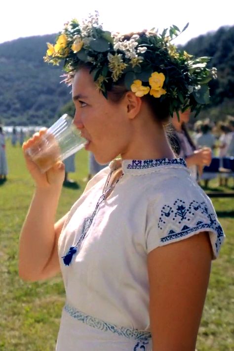 Dani Midsommar Costume, Midsommar Halloween Costume, Midsommar Dress, Dani Midsommar, Midsommar Costume, Midsommar Party, Cinema Shots, Midsummer Party, Folk Band