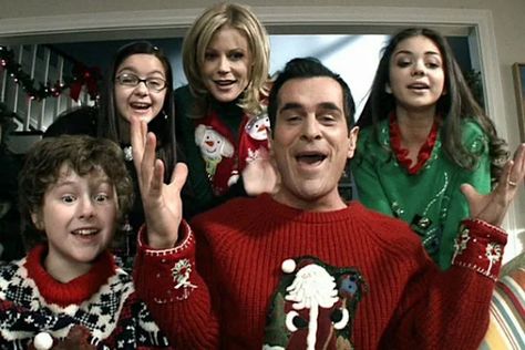 Dunphy Family, Phil Dunphy, Monday Christmas, Christmas Episodes, Top Tv Shows, Ugly Christmas Sweaters, Most Viewed, Step Brothers, Family Doctors